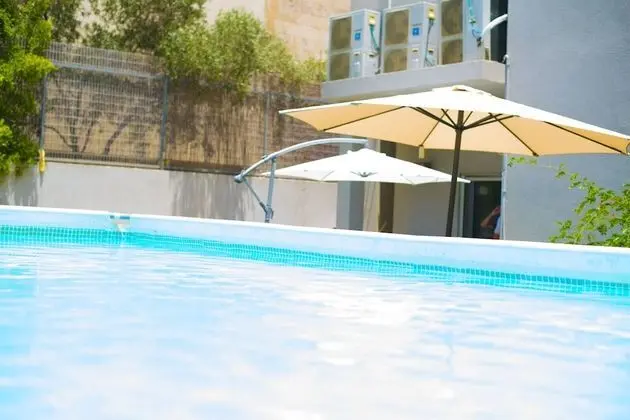 Villa in TLV with a BIG YARD and POOL