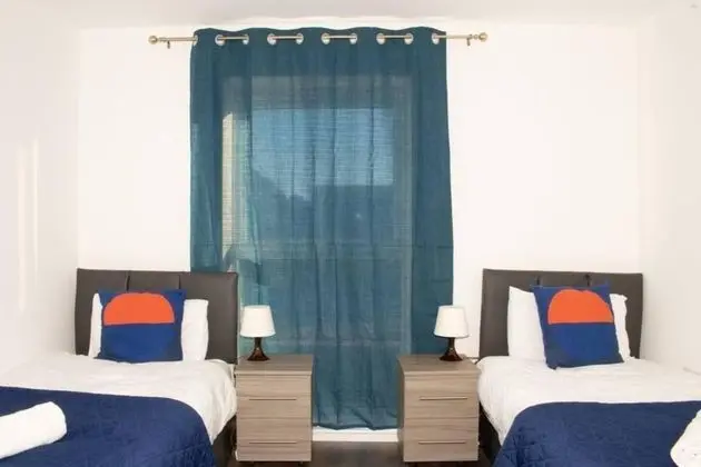 TMS Beautiful 2BR Apartment! Ensuite! Lakeside - Oda