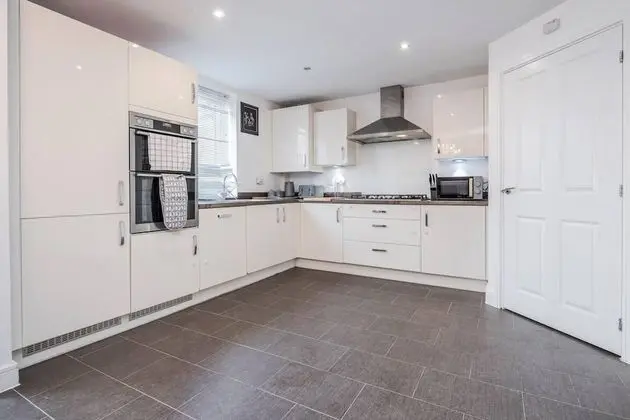 TMS Cheerful 5bdr House! Thurrock! Free Parking! - Mutfak