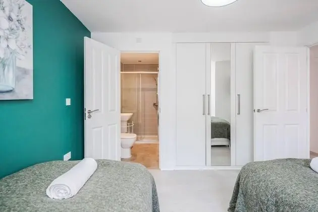 TMS Cheerful 5bdr House! Thurrock! Free Parking! - Oda