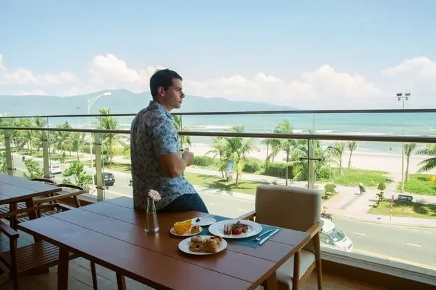 TMS Hotel Da Nang Beach - Plaj