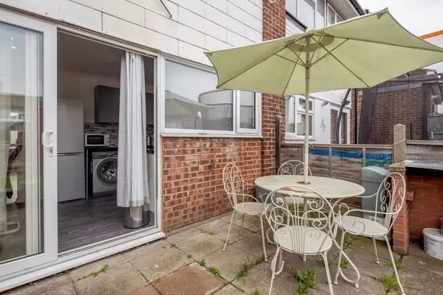 TMS Lovely 3 Bed House-tilbury-free Parking
