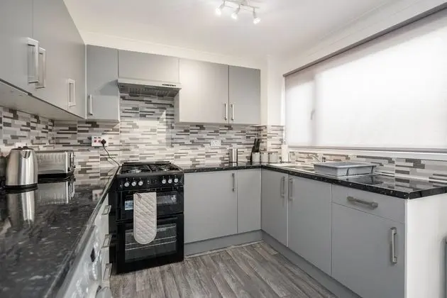 TMS Lovely 3 Bed House-tilbury-free Parking - Mutfak