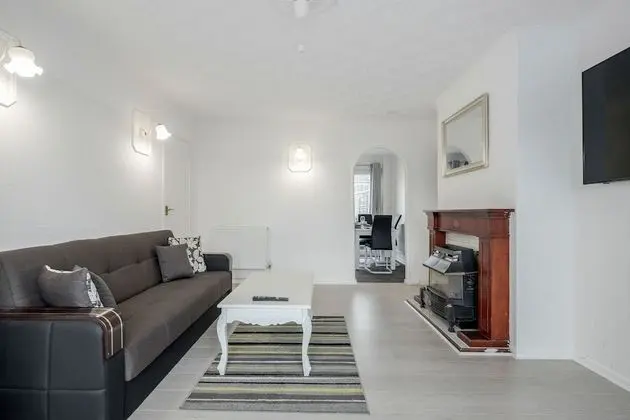 TMS Lovely 3 Bed House-tilbury-free Parking - Oda Düzeni