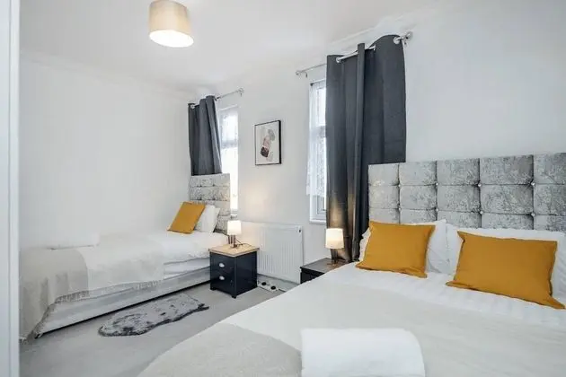TMS Stunning Top Flat Tilbury! - Oda