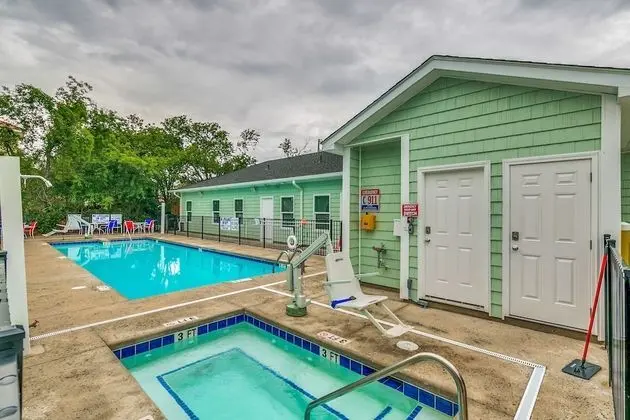 Together Resorts 9th Ave Resort Unit B - Havuz