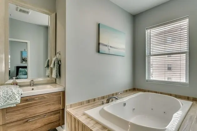 Together Resorts Cherry Grove Resort at 5401 A N Ocean Blvd - Havuz
