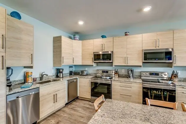 Together Resorts Cherry Grove Resort at 5401 A N Ocean Blvd - Mutfak