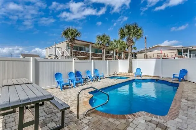 Together Resorts Cherry Grove Resort at 5405 B N Ocean Blvd - Havuz