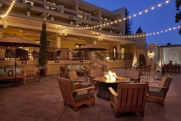 Toll House Hotel - Genel