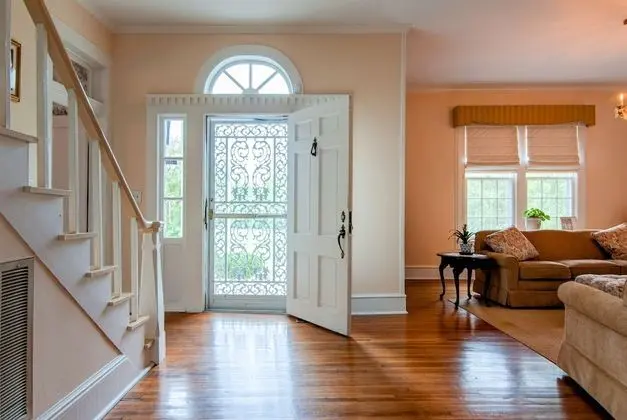 Tolley House - Lobi
