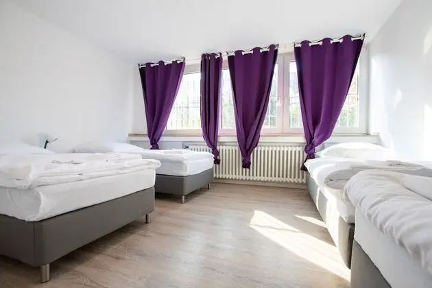 Tolstov-Hotels Convenient 4 Room Apartment