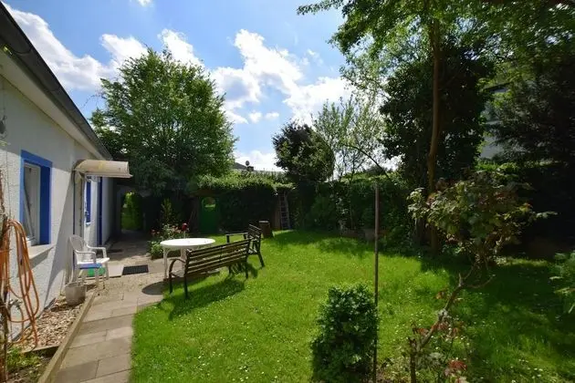 Tolstov-Hotels Large 3 Room Apartment with Garden