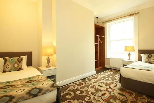 Tom Dick and Harriet's