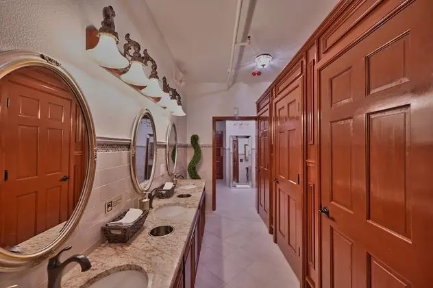 Tom Quick Inn - İç Mekan