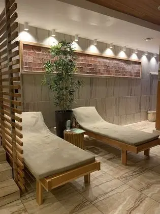 Tom River Plaza - Spa
