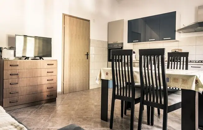 Toma - 5m From the sea With Parking - A2 - Oda Düzeni