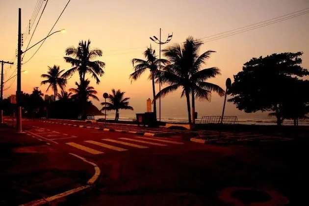 Tombo Beach Hostel - Havuz