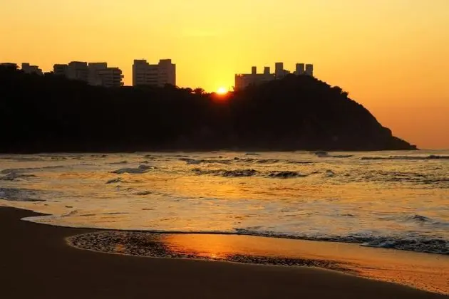 Tombo Beach Hostel - Plaj