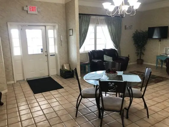 The Tompkinsville Inn - Lobi