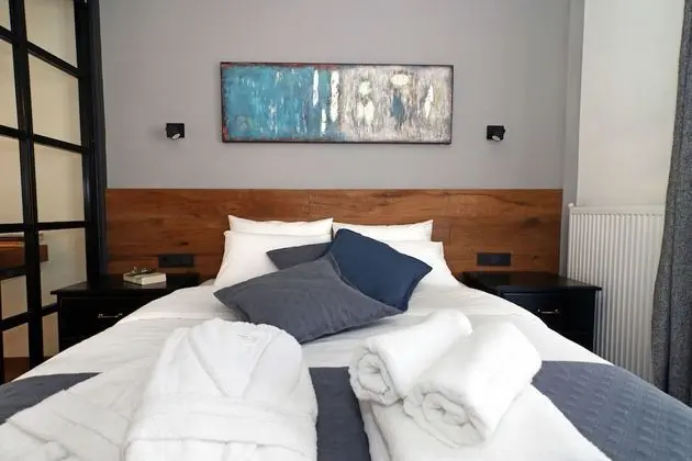 Tom's Bachelor Pad - Oda