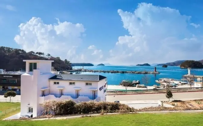 Tongyeong Jijoonghae Spa Pension