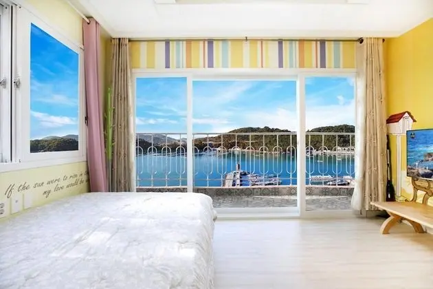 Tongyoung Blue House Spa Pension