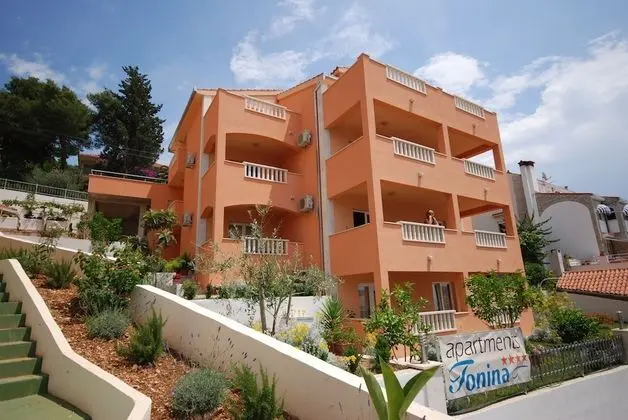 Tonina Apartments