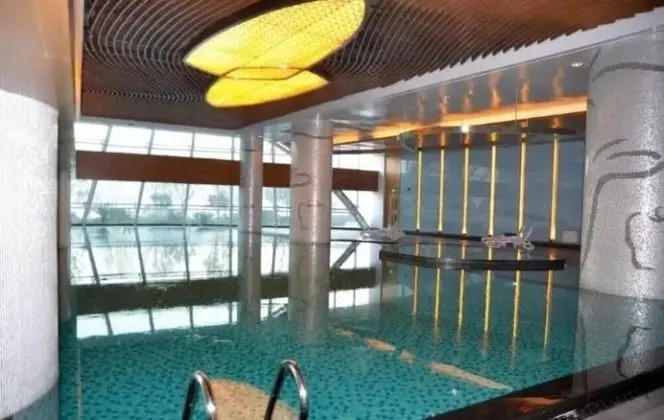 Tonino Lamborghini Hotel Huangshi Cihu - Havuz