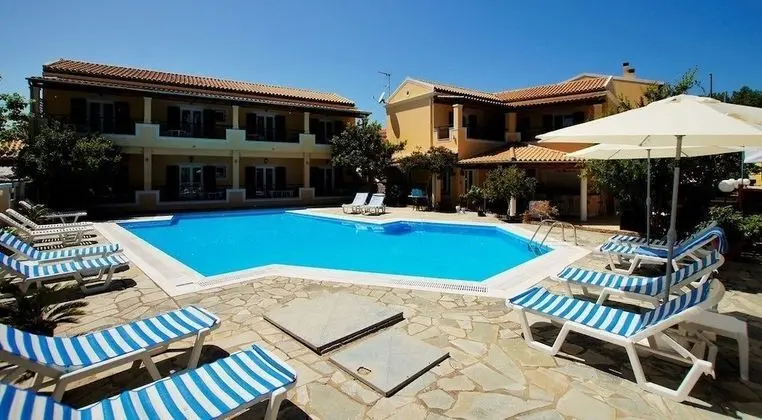 Toni's Guesthouse - Havuz