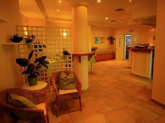 Toni's Guesthouse - Lobi