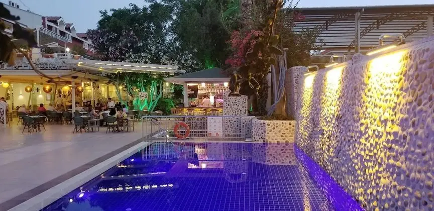 Tonoz Beach Hotel - Havuz