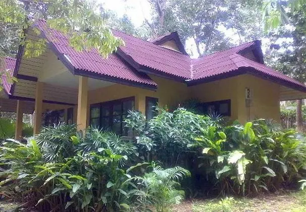 Tonsai Bay Resort