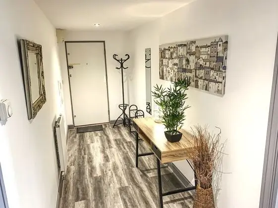 Toothbrush Apartments - 2 bed 2 bath apt - Lobi