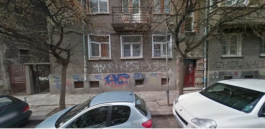 Top center on a quiet street - Dış Mekan