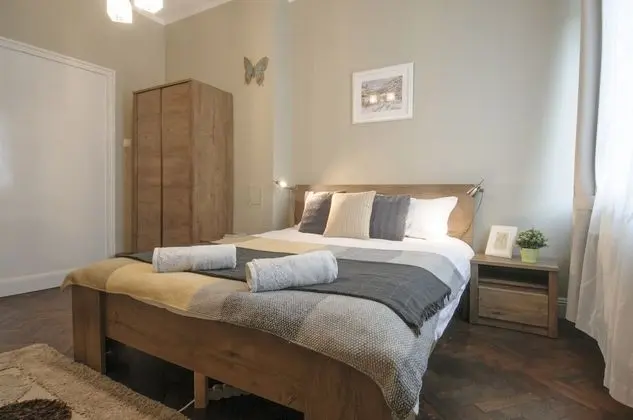 Top Center Artistic Apartment