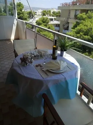 Top Floor Cozy Apartment near Beach