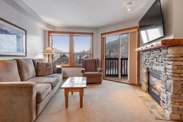 TOP FLOOR in Panorama Resort | TRUE Ski In/Out | Indoor Access to Pool & HotTubs - Oda Düzeni