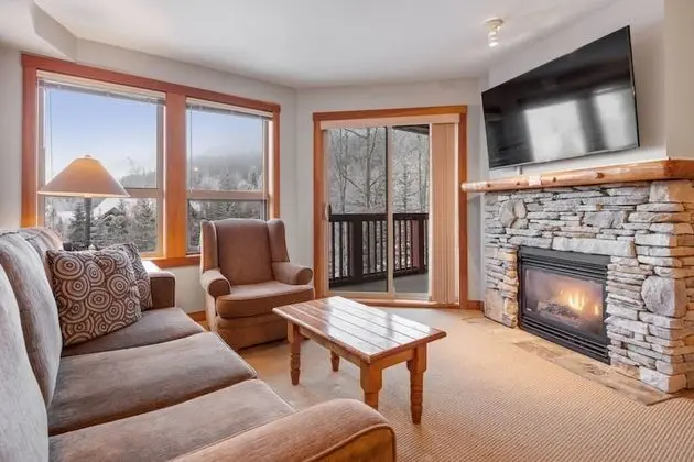 TOP FLOOR in Panorama Resort | TRUE Ski In/Out | Indoor Access to Pool & HotTubs - Öne Çıkan Resim