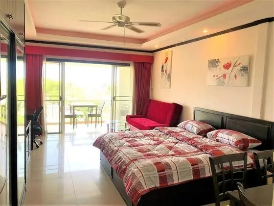 Top Floor Spacious Studio