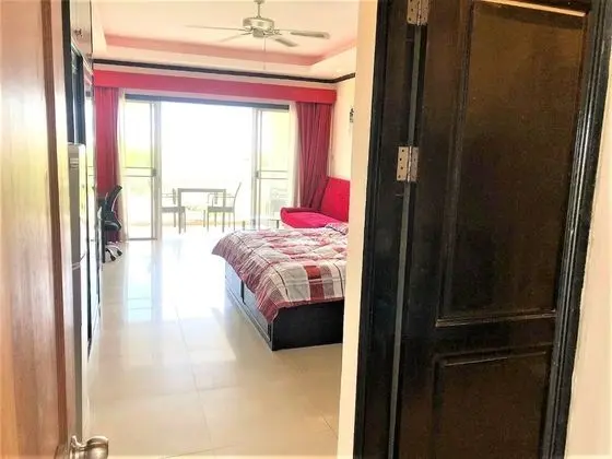 Top Floor Spacious Studio - Oda