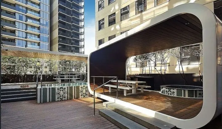 Top Floor Stunning Views