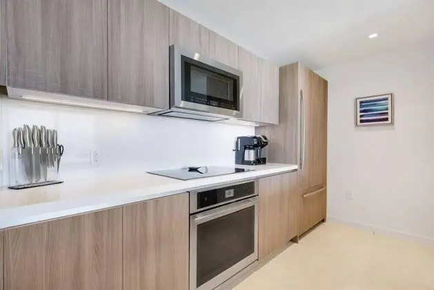 Top Fort Lauderdale Condo 9th Floor - Private and Sanitized, Hotel Amenities, Free Parking for Stays Over 27 Days, 400 ft From the Beach. Hosted by Super Host! - Mutfak