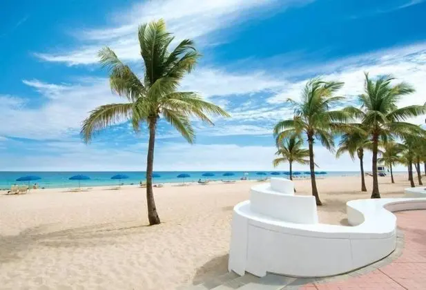 Top Fort Lauderdale Condo 9th Floor - Private and Sanitized, Hotel Amenities, Free Parking for Stays Over 27 Days, 400 ft From the Beach. Hosted by Super Host! - Plaj