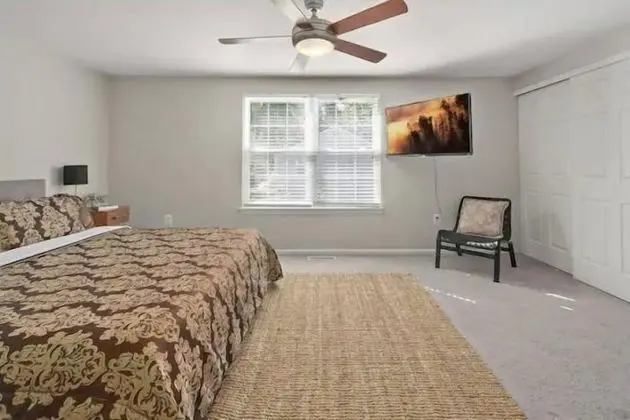Top Rated Townhome - Largest Corner Unit With Patio, Deck, Basement, and new Luxury Mattresses! Self Checkin. Super Host Support! - Oda
