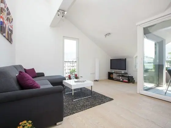 Topfloor Comfortable Luxury Apartment With Private Balcony,free Garage and Wi-fi