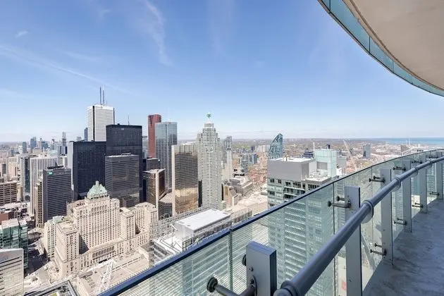 TopLine Suites - Ice Condos