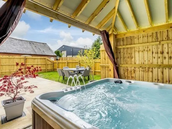 Toppesfield Hall Luxury Cottage With Hot Tub - Spa