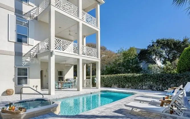 Topsail by Avantstay Bright Beachside Getaway w/ Pool & Ocean Views