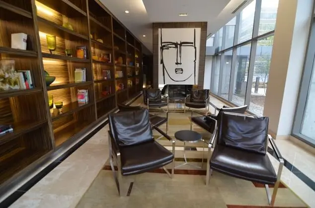 Toronto Escape - The Ruby Pink Suite - Lobi